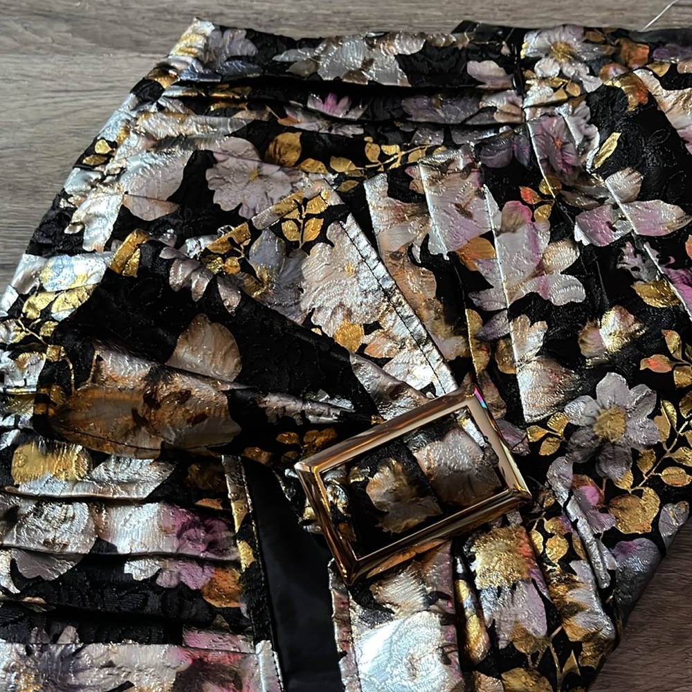 Bebe Ruched Metallic Mini Skirt Size 8 - Picture 13 of 15